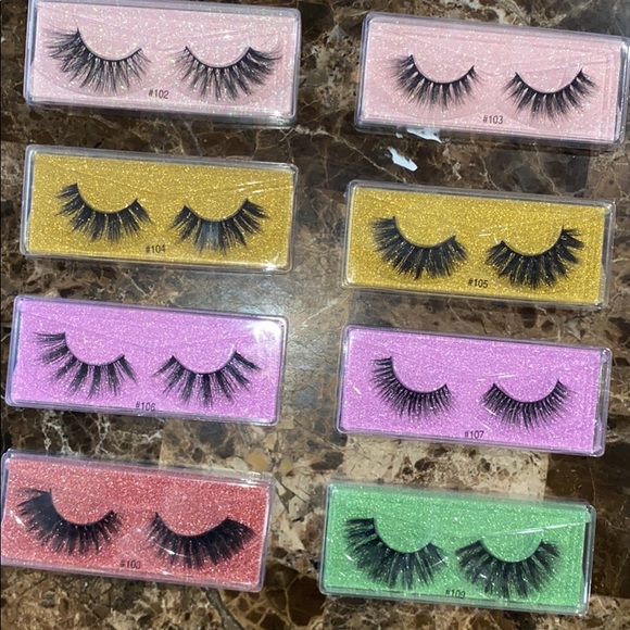 Fake Lashes - Picture 1 of 6